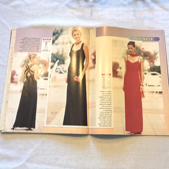 VESTIDAL FASHION MAGAZINES SET OF 3 - Picture 9 of 16